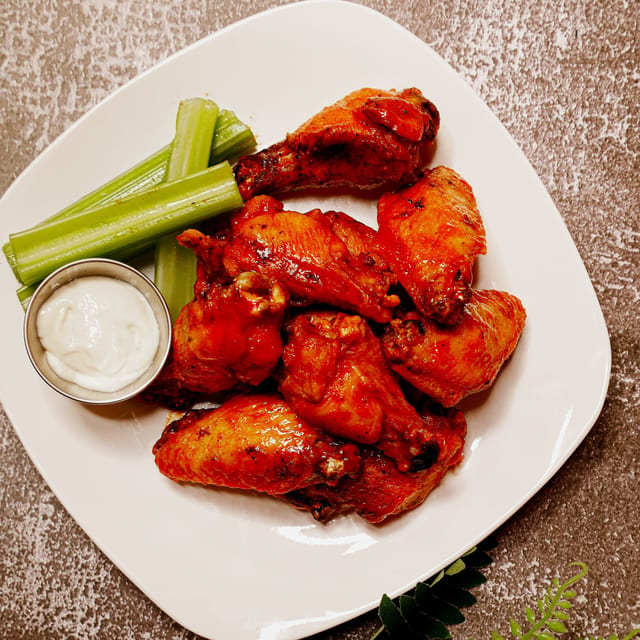 $5 Wings.